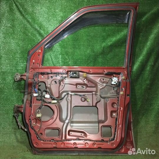 Дверь передняя правая nissan Serena C23 Красная ца