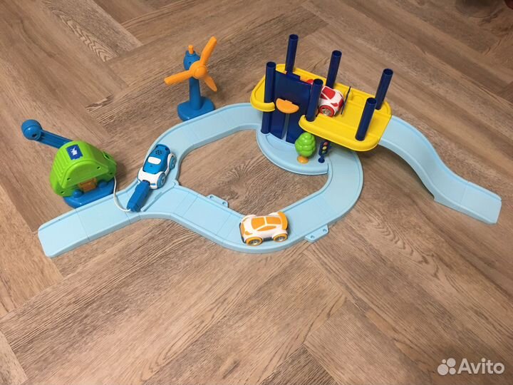 Игра-трек Ouaps Мой зеленый гараж +Машина будущего