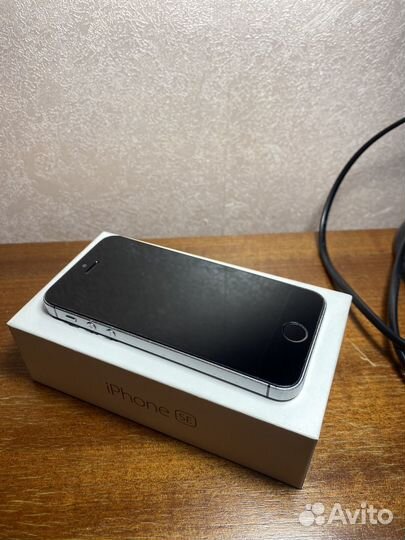 iPhone SE, 128 ГБ