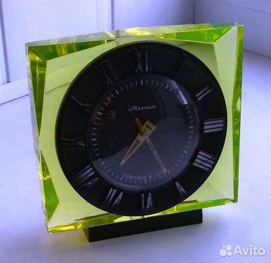 Часы механические настольные «Молния», СССР