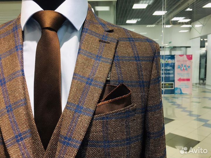 Мужской костюм из шерсти