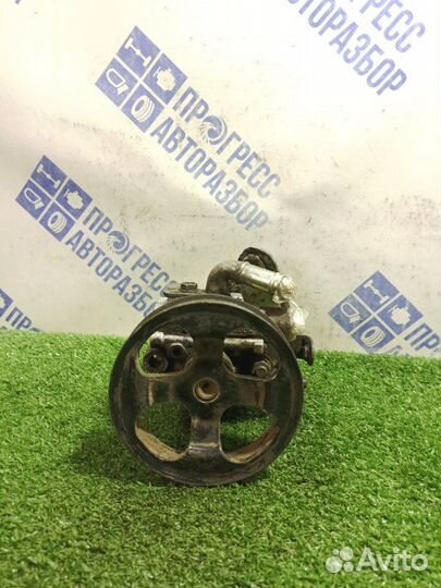 Насос гур Toyota Avensis универсал 1.8 1zzfe 2001