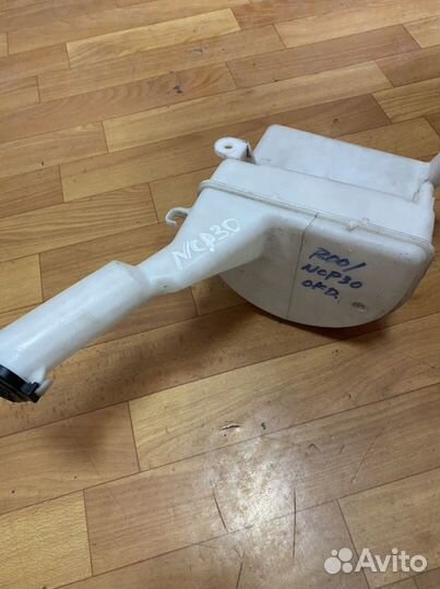 Продам бачок омывателя тойота функарго