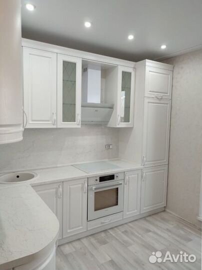 Белая кухня, кухонный гарнитур