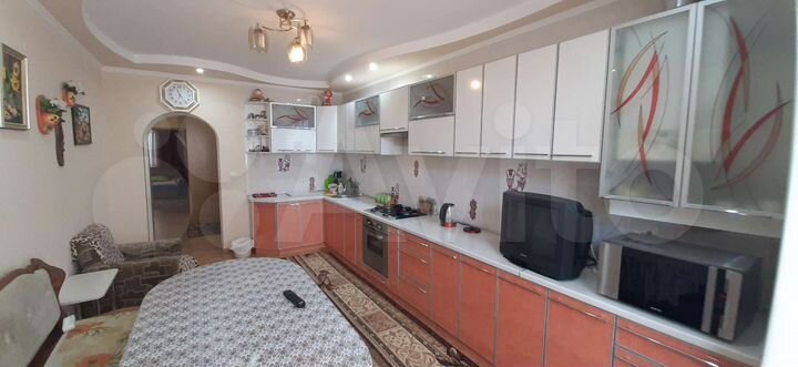 2-к. квартира, 70 м², 1/5 эт.