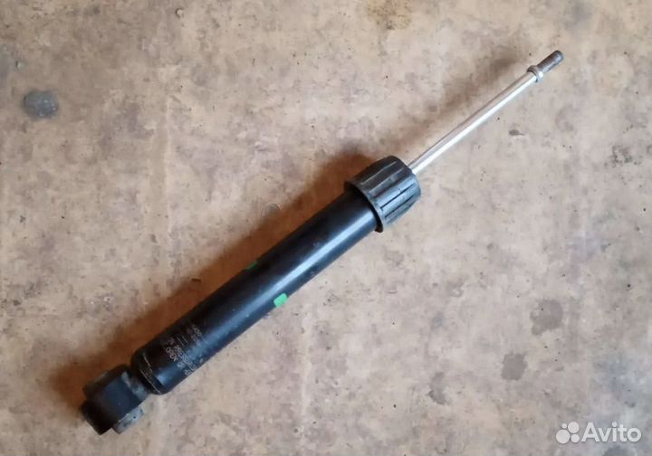 Задний амортизатор на toyota camry v 70