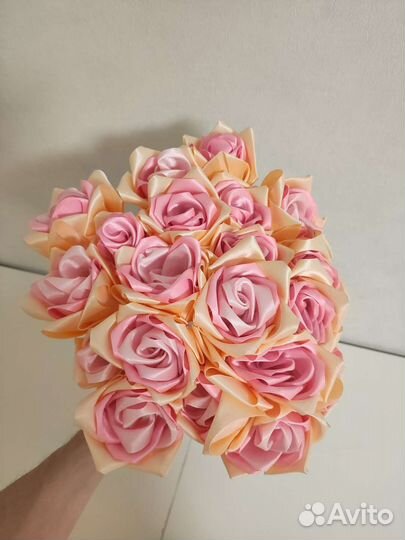 Искусственный букет цветов из атласных лент (розы)