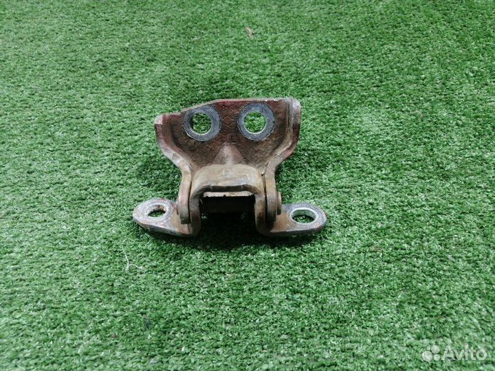 Петля двери передняя левая Nissan Micra K12E