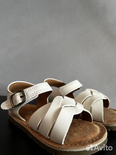 Босоножки для девочки новые