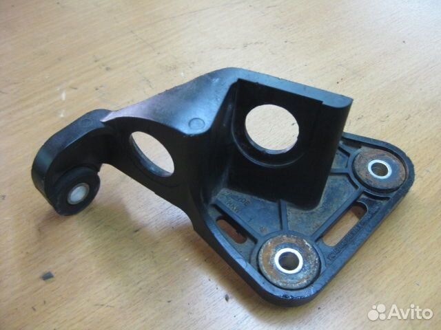 Кронштейн крепления троса кпп Volkswagen Passat CC