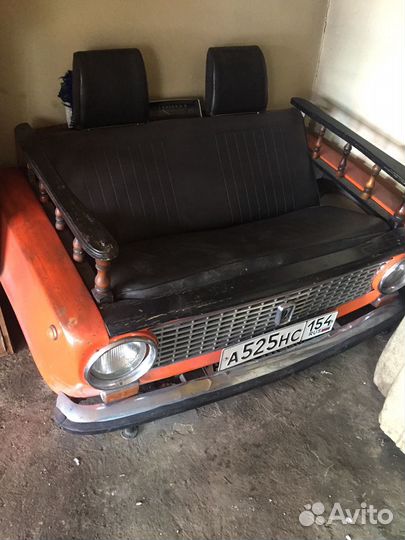 Ретро диван 2101