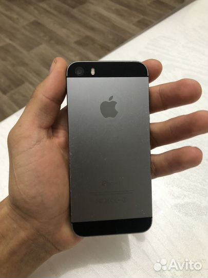 Телефон iPhone 5s
