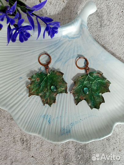 Комплект украшений из меди. Сережки и брошь