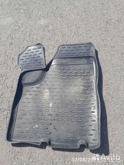 Автомобильные коврики резиновые