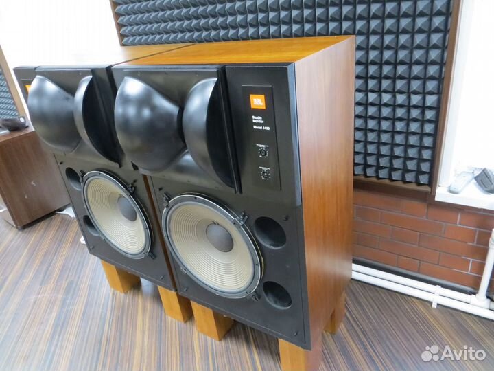 JBL 4430 с подставкими (оригинал) - 120кг