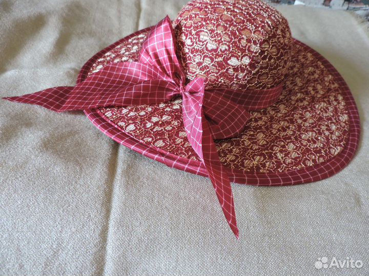 Шляпки женские и шапка из каракуля