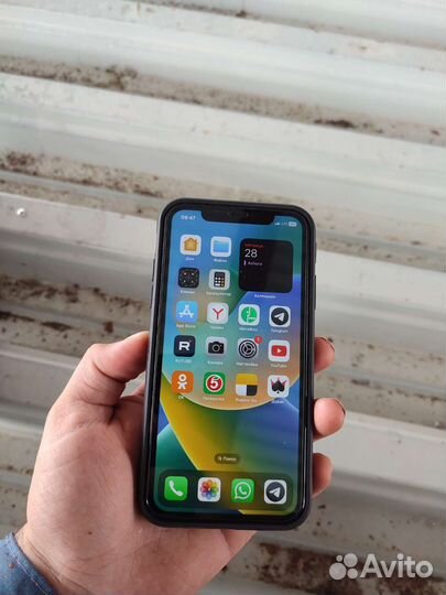 Телефон iPhone 11