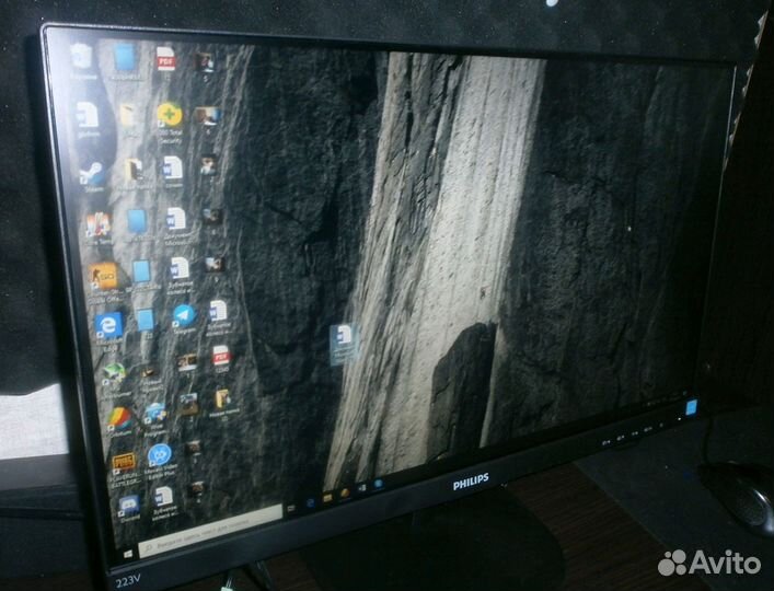 Монитор Philips 221V8 черный 21.5