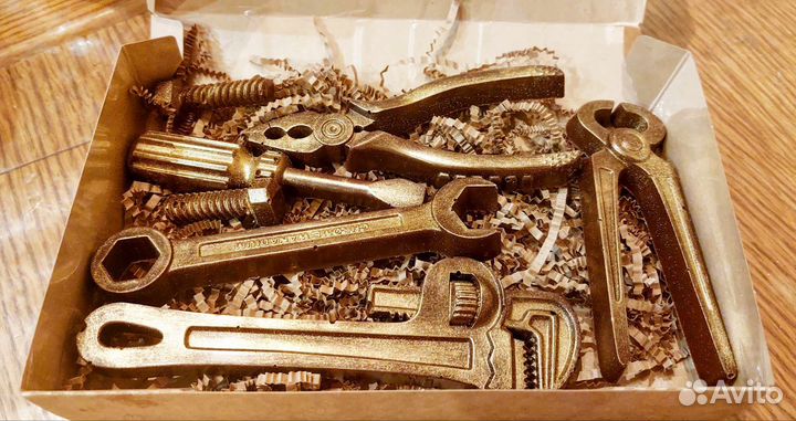 Подарок мужчине шоколадные инструменты