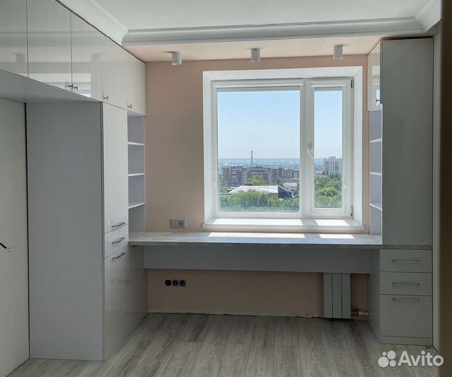 Рабочая зона у окна