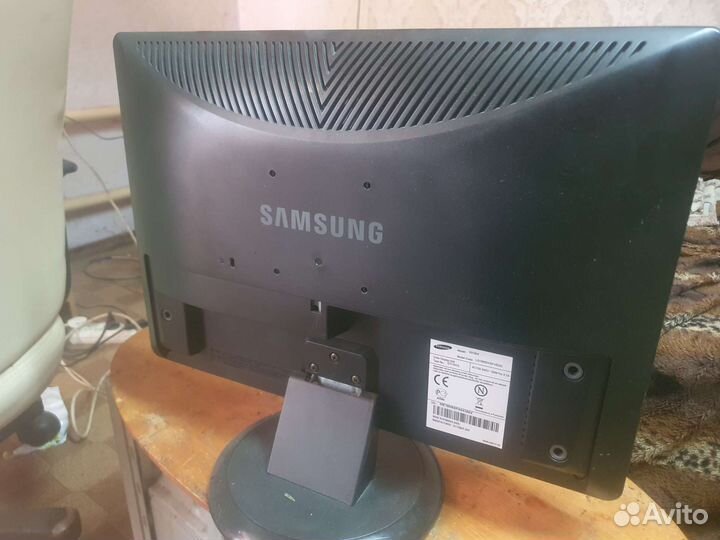 Монитор Samsung