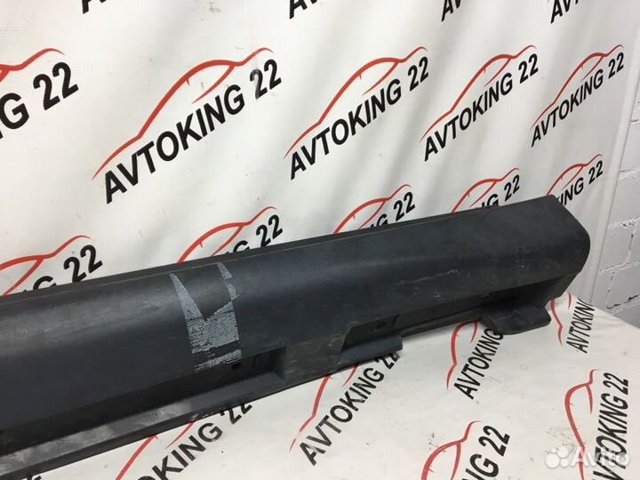 Накладка на порог правая Toyota Harrier MCU35