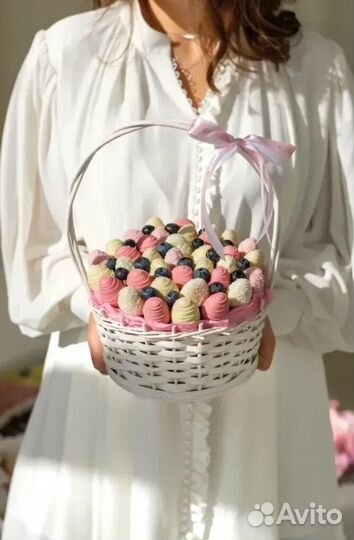 Клубника в шоколаде корзина