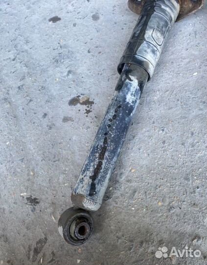 Задние амортизаторы Nissan Murano