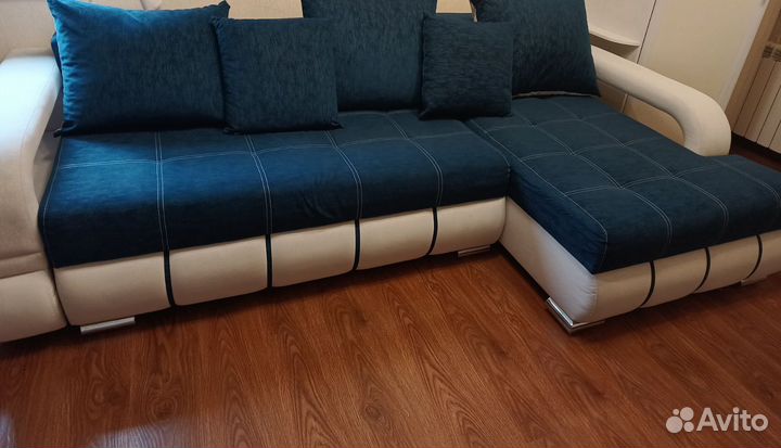 Большой угловой диван