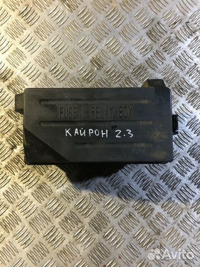 Блок предохранителей под капотом SsangYong Kyron