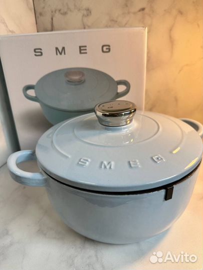 Кастрюля чугунная smeg