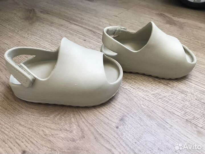 Сандали детские yeezy