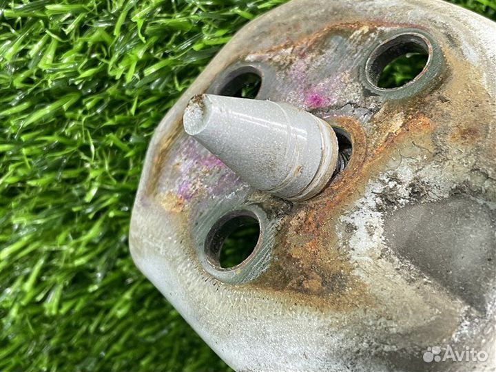 Петли двери передние правые Mazda Bongo SK22M R2