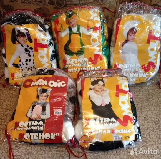 Карнавальные костюмы и парики