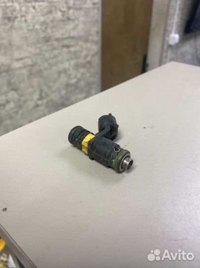 Топливная форсунка Шкода Октавиа А5 BUD