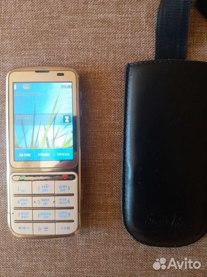 Nokia C3-01 Gold Edition