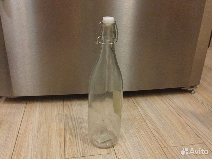 Бутылка с бугельной пробкой