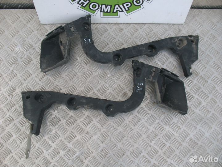 Направляющая заднего бампера Ford Focus 3 2012г