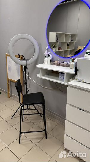 Сдам кушетку и место бровиста