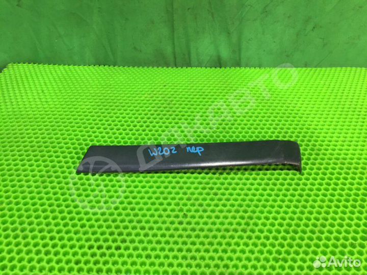 Молдинг крыла передний правый Mercedes-Benz C W202
