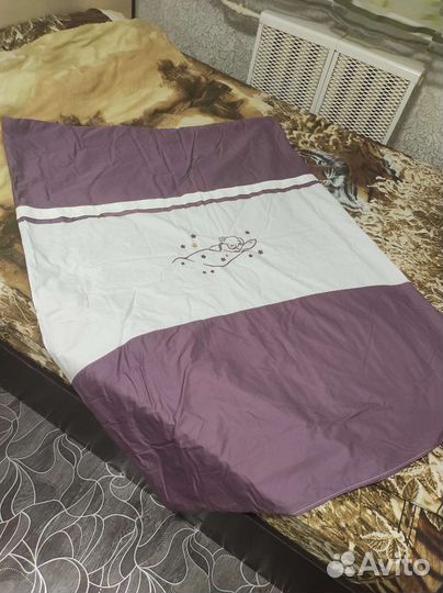 Детская кроватка с маятником