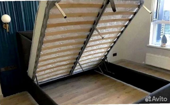 Кровать с мягким изголовьем