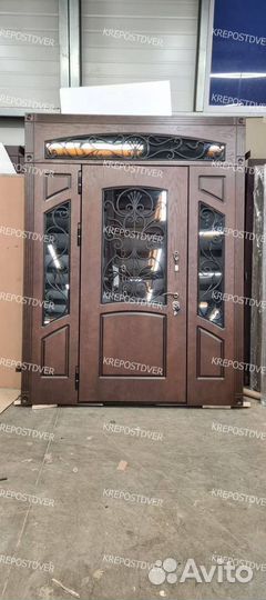 Дверь входная металлическая с зеркалом