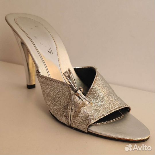 Японские босоножки