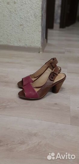 Туфли и босоножки Clarks пакетом