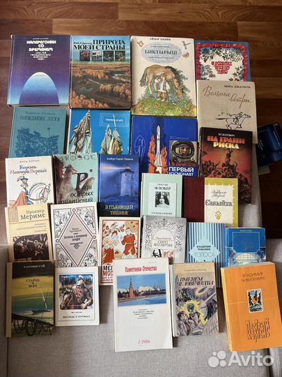 Книги разных жанров, учебники, справочники