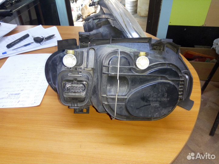 Фары Volkswagen Golf 4