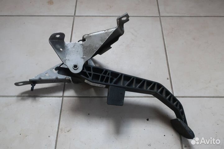 Педаль сцепления 4M51-7B633-AS Форд Фокус 2 Focus