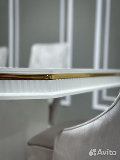 Стол и стулья комплект