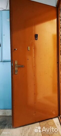 Дверь входная железная бу и дверь деревянная бу